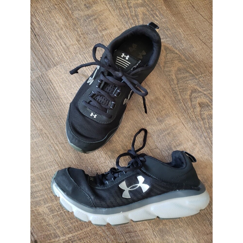 Womens 6 Basic Black Under Armour Sneakers